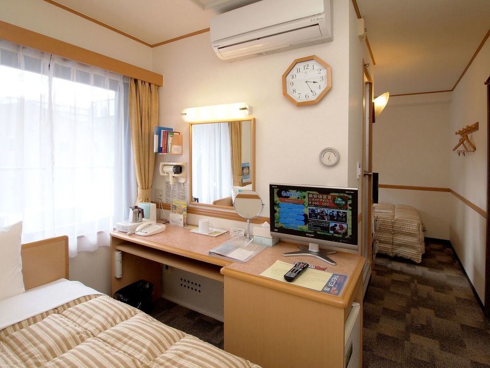 Toyoko Inn Maibara Eki Shinkansen Nishi Guchi Екстер'єр фото